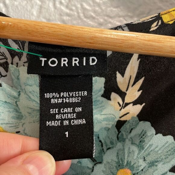 Torrid Black Garden Gush Floral Print Georgette Button Front Blouse Size 1 or 1X - Picture 6 of 8